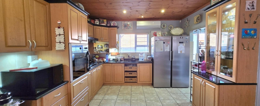 4 Bedroom Property for Sale in Franskraal Western Cape